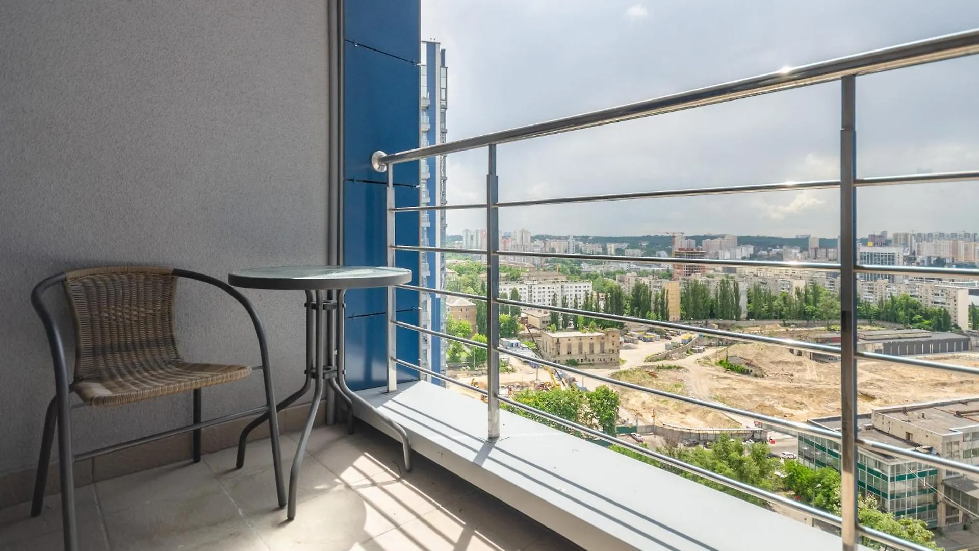 Petrovdom Apartaments 15-84 In Rc Central Park, 7 John Mccain Street Kiev Apartamento